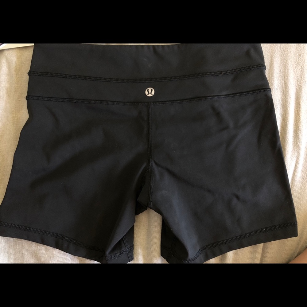 Black Lululemon train times short
